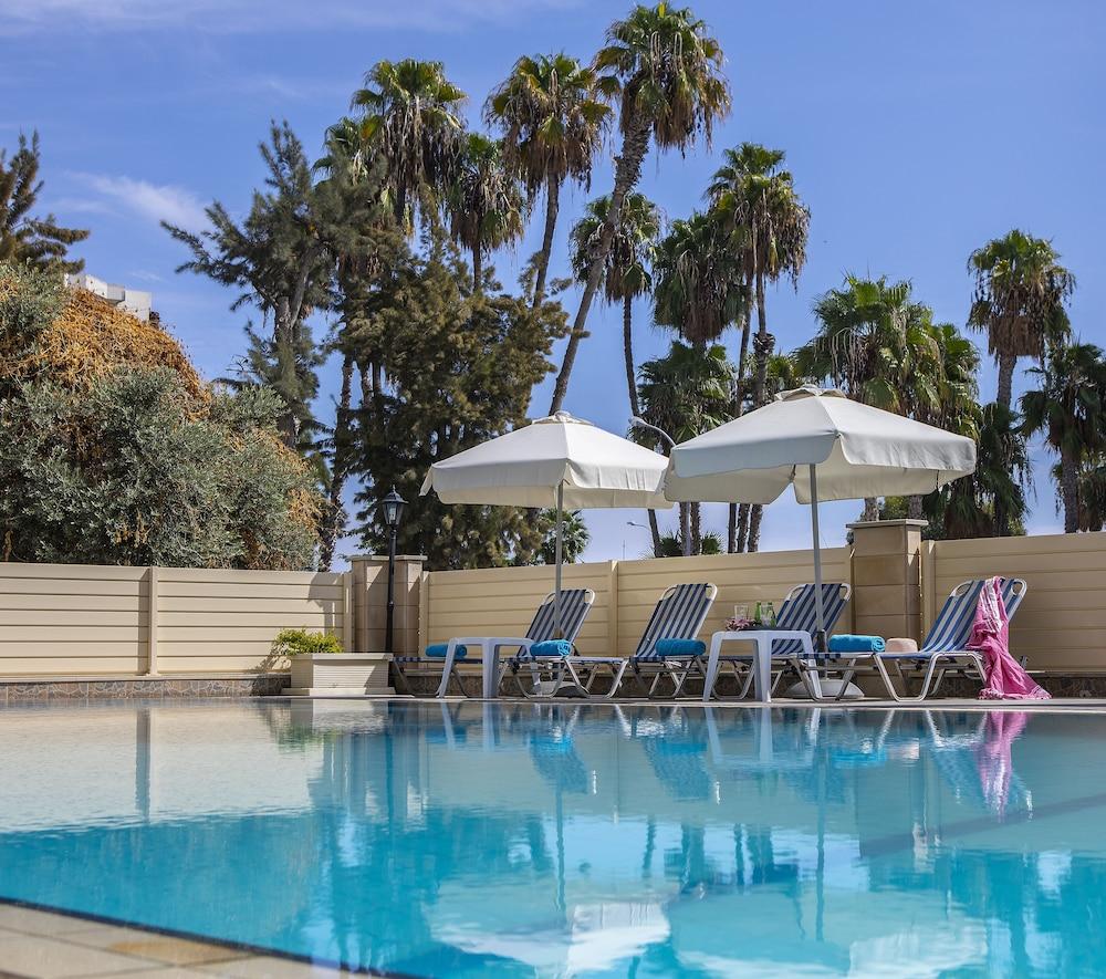 Kapetanios Limassol Hotel Exteriér fotografie